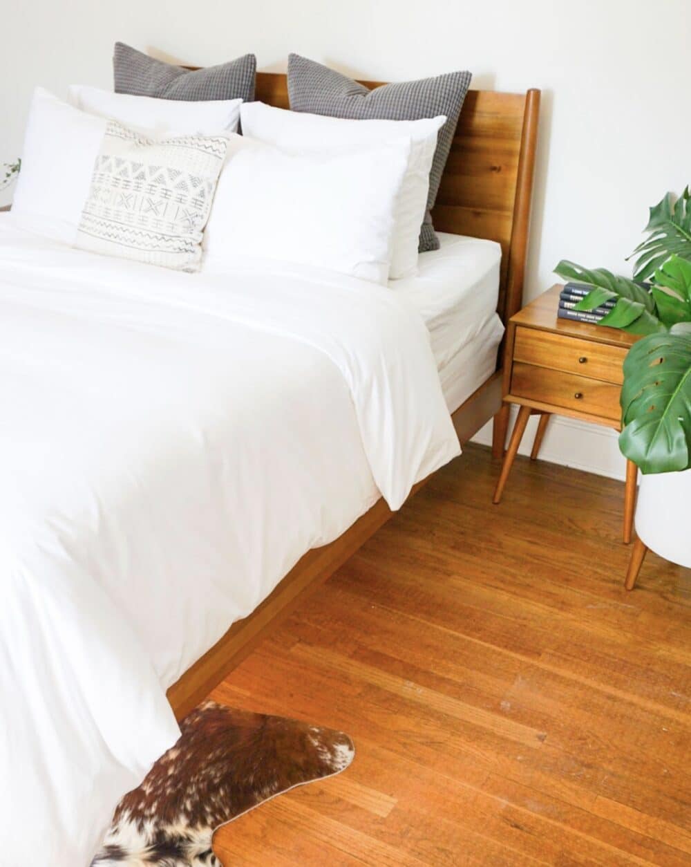 Spark Your Sleep! How Decluttering Your Bedroom and Satin Pillowcases –  Page 4 – SavvySleepers