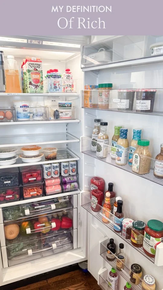 Good for the soul, easy on the eyes ✨ Raise your hand if you love an organized fridge 🙋‍♀️